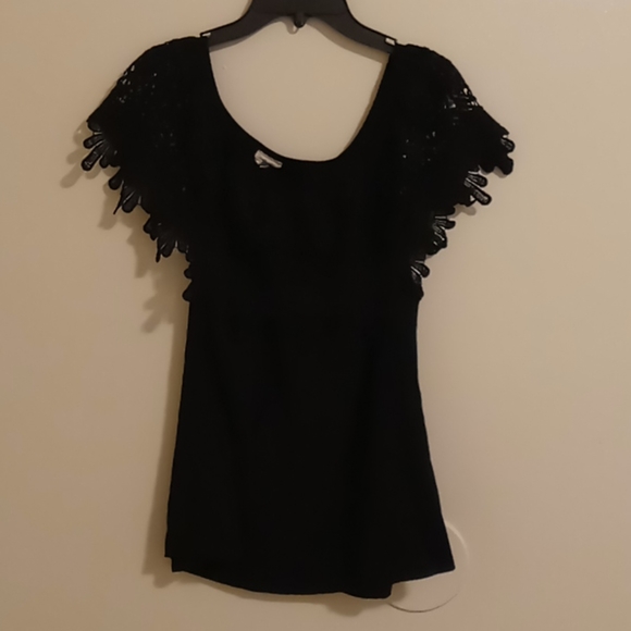 Lacy off the shoulder blouse - Picture 1 of 3
